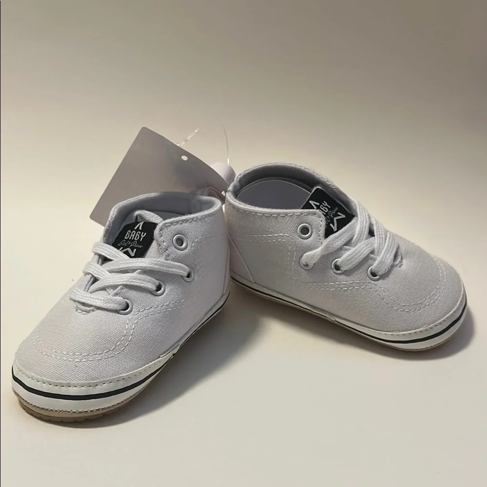 NWT Baby Pre-Walker White Shoes 12-18 months